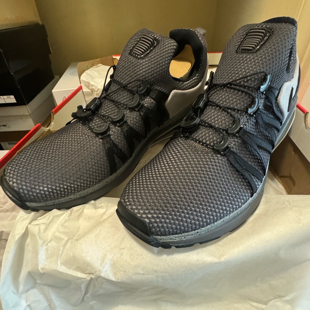 Nike Shox Gravity in Atmosphere Gray and Black